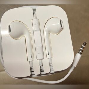 Original Apple iPhone EarPods 3.5mm Headset Earphones Headphones New Wired